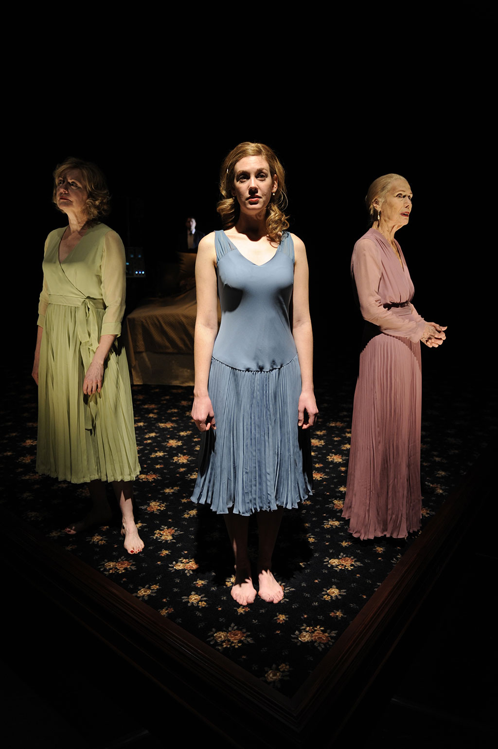Three Tall Women Reviews - Theatre In Chicago - Play Reviews